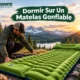 Dormir sur un matelas gonflable en camping